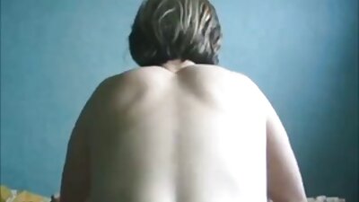 Slutwife Jen geeft een pijpbeurt sex met buurvrouw film met een bril