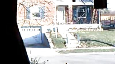 Hete vrouw wordt gezaaid door een zwarte stier in onze gratis webcam sex films woonkamer